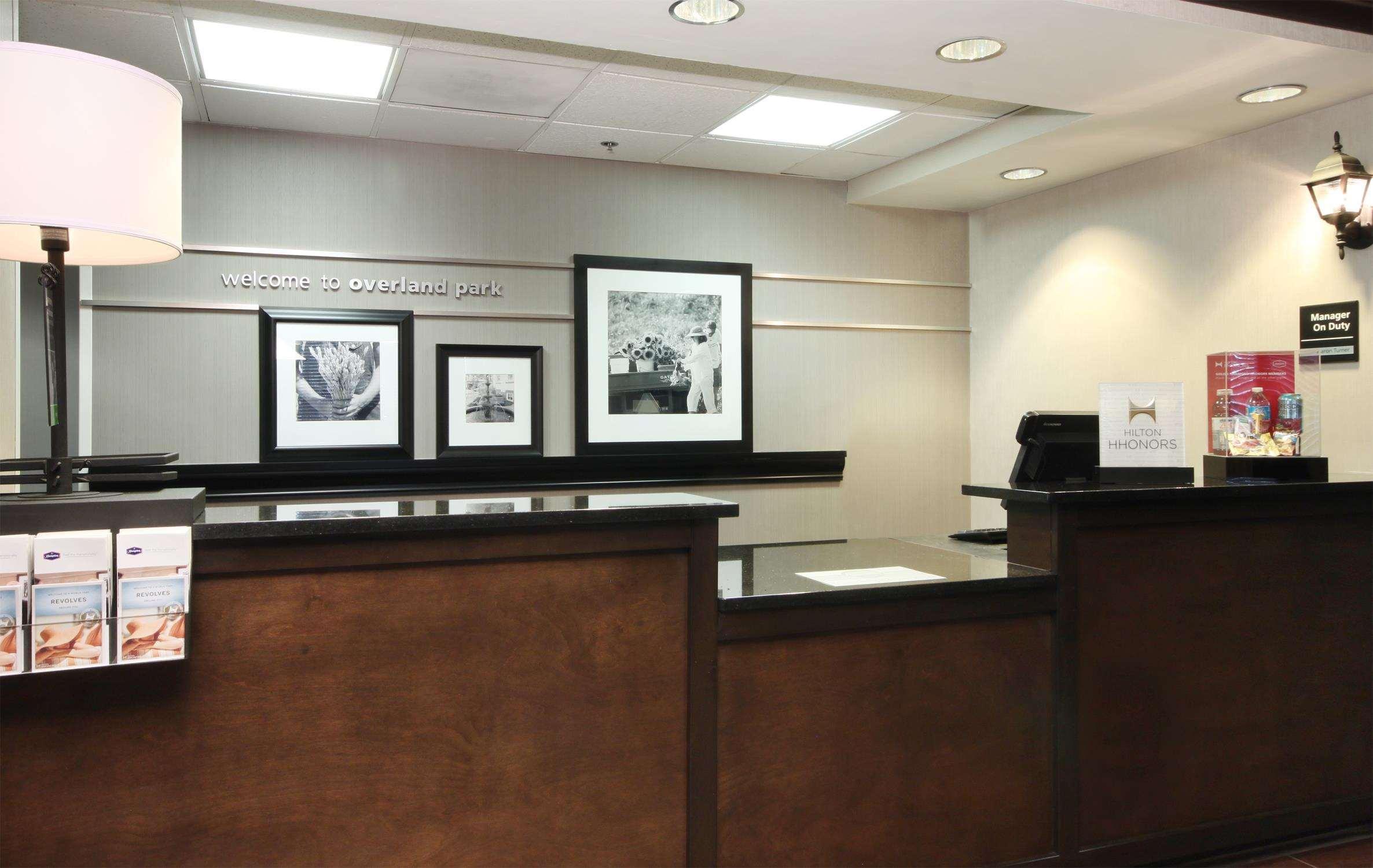 Hampton Inn Оверленд Парк Интерьер фото